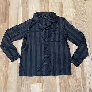 House of Harlow black striped long sleeve button down sleep shirt Sz M Pajama